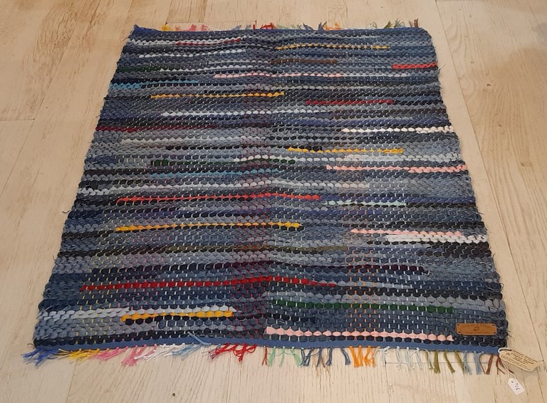 Métier d'Antan: Tapis tissé avec des jeans