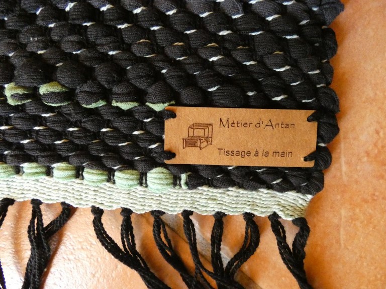 Métier d'Antan: Tapis tissé en t-shirts coton recyclés