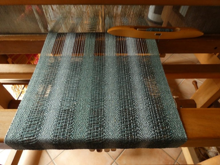 Métier d'Antan: Echarpe tissée en soie sauvagee tissée en soie sauvage