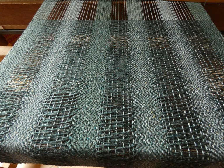 Métier d'Antan: Echarpe tissée en soie sauvageMétier d'Antan: Echarpe tissée en soie sauvage