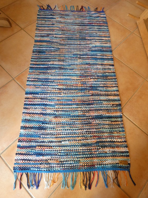 Tapis en chemises tissé à la main Métier d'Antan: Tapis tissé en chemises recyclées