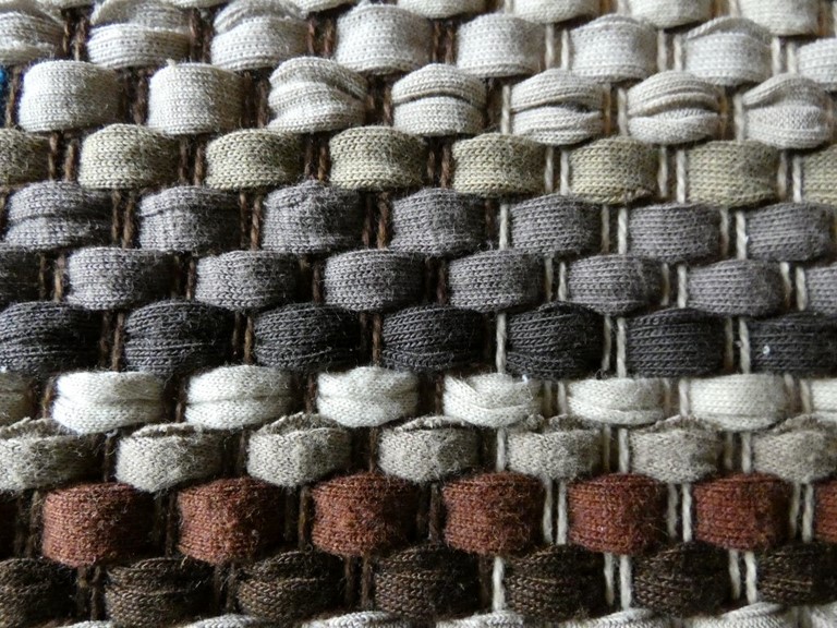Métier d'Antan: Tapis tissé en t-shirts coton recyclés