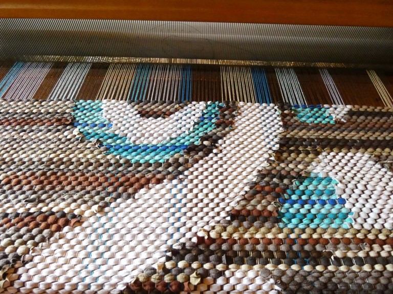 Métier d'Antan: Tapis tissé en t-shirts coton recyclés