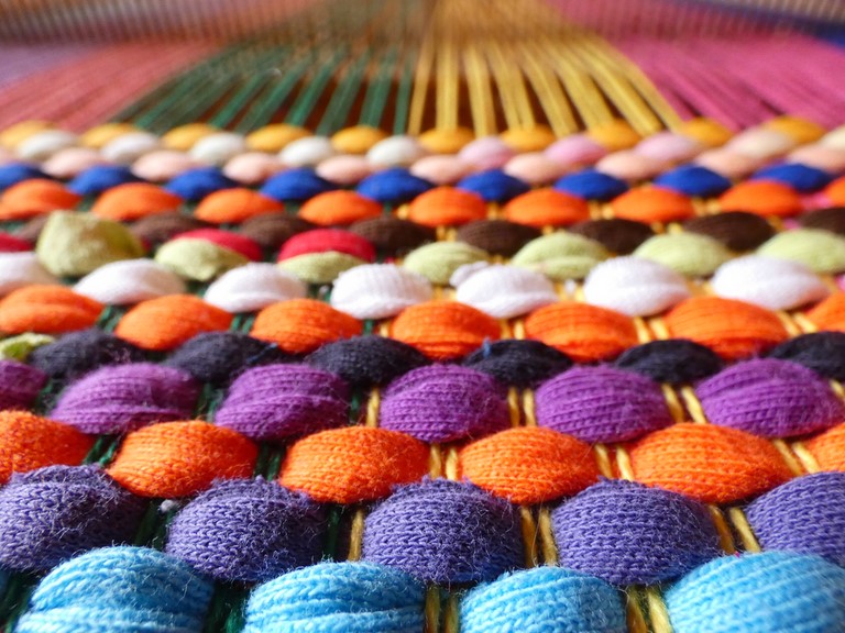 Métier d'Antan: Tapis tissé en t-shirts coton recyclés