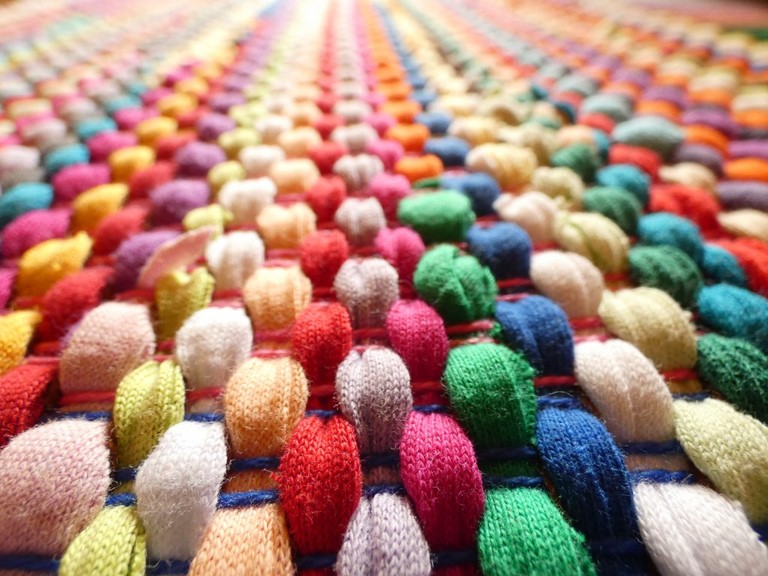 Métier d'Antan: Tapis tissé en t-shirts coton recyclés