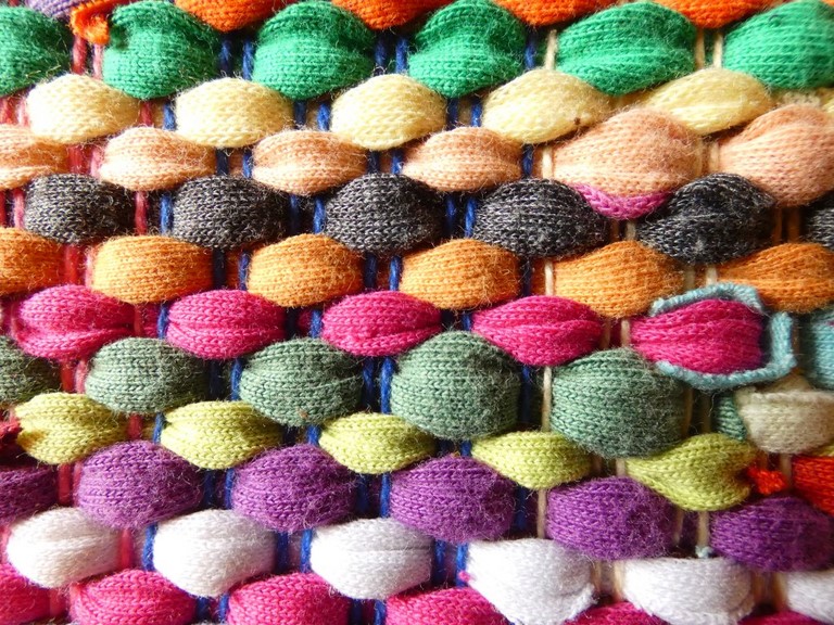 Métier d'Antan: Tapis tissé en t-shirts coton recyclés