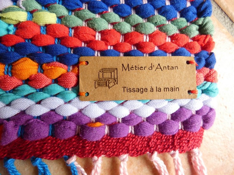 Métier d'Antan: Tapis tissé en t-shirts coton recyclés