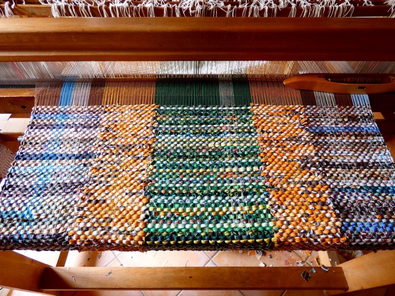 Métier d'Antan: Tapis tissé en t-shirts coton recyclés