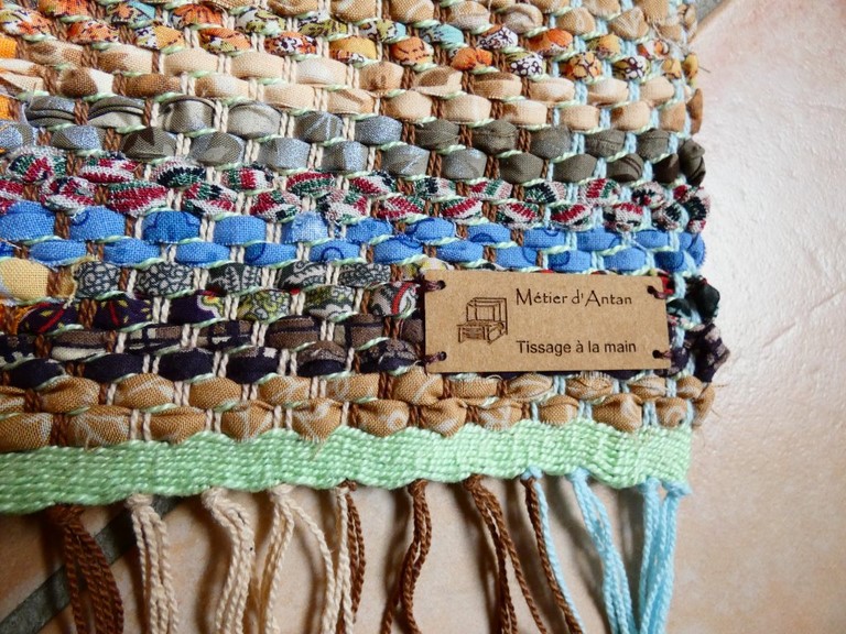 Métier d'Antan: Tapis tissé en t-shirts coton recyclés