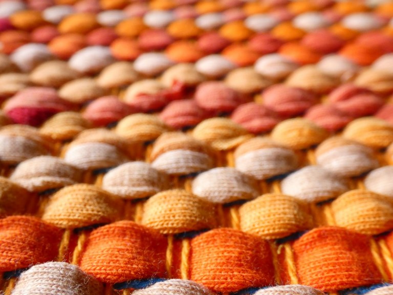 Métier d'Antan: Tapis tissé en t-shirts coton recyclés