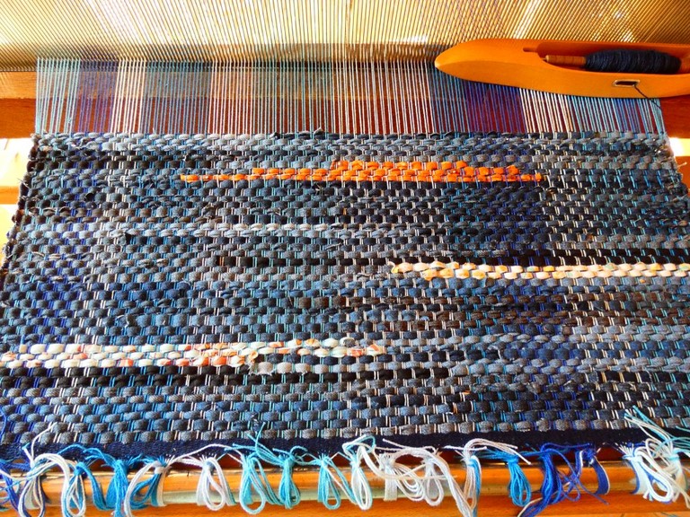 Métier d'Antan: Tapis tissé en jeans recyclés