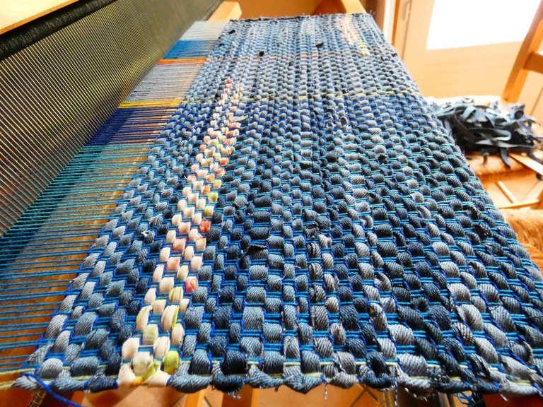 Métier d'Antan: Tapis tissé en jeans recyclés