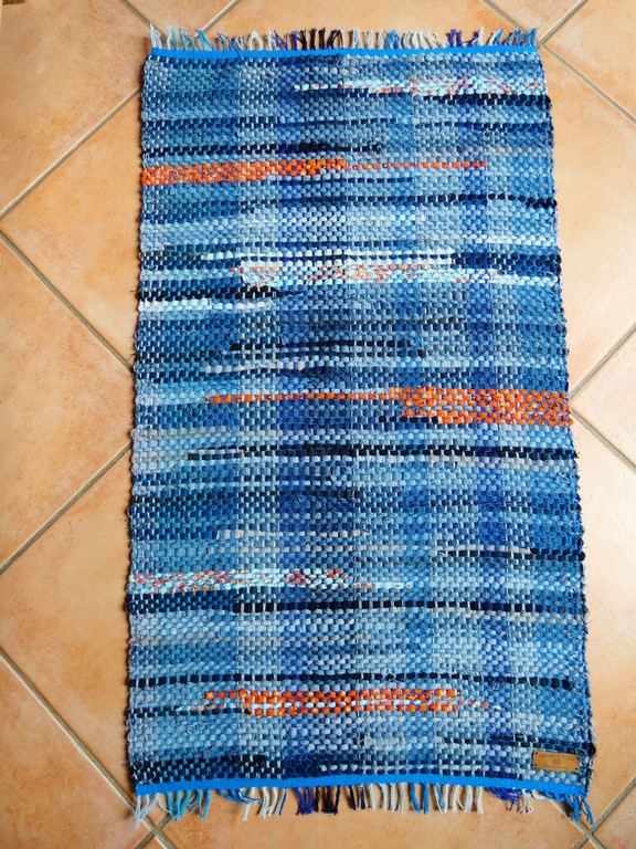 Métier d'Antan: Tapis tissé en jeans recyclés