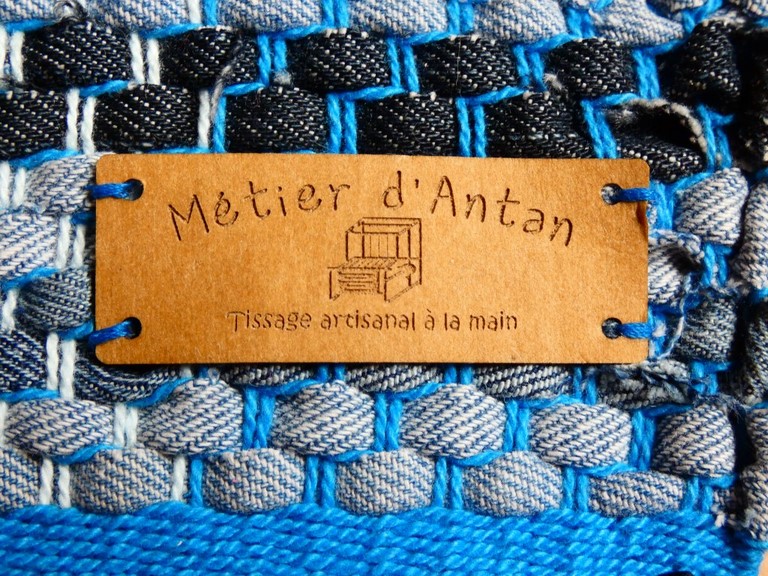 Métier d'Antan: Tapis tissé en jeans recyclés