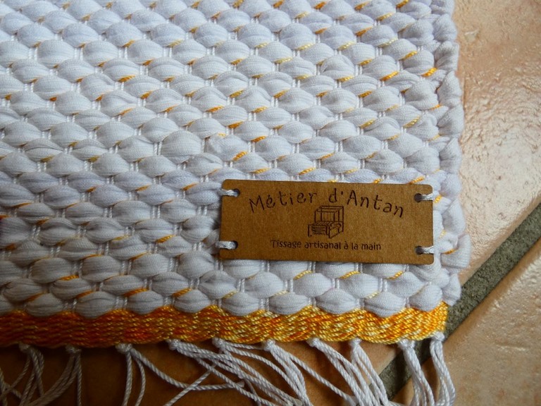 Métier d'Antan: Tapis tissé en t-shirts recyclés