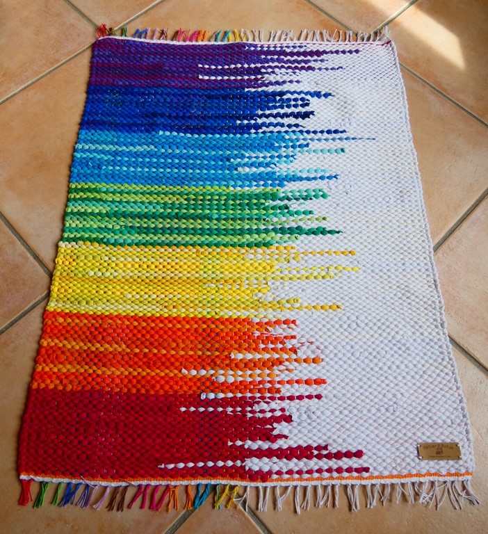 Métier d'Antan: Tapis tissé en t-shirts recyclés