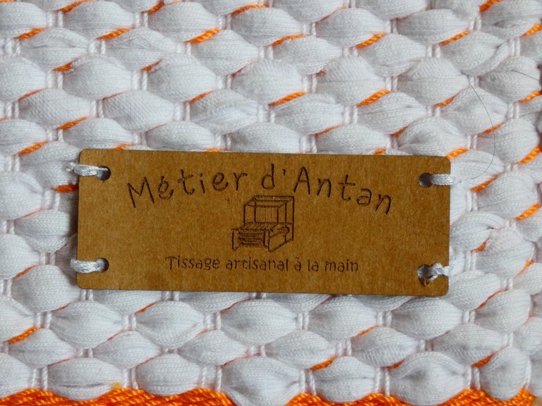 Métier d'Antan: Tapis tissé en t-shirts recyclés