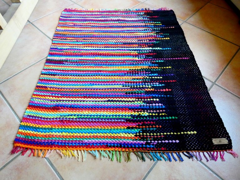Métier d'Antan: Tapis tissé en t-shirts recyclés