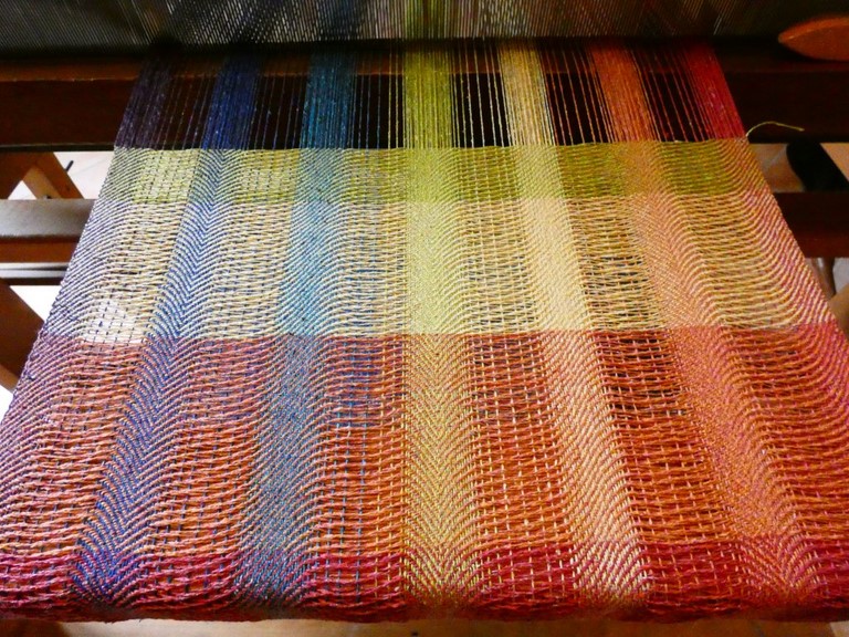 Métier d'Antan: Echarpe tissée en soie sauvageMétier d'Antan: Echarpe tissée en soie sauvage