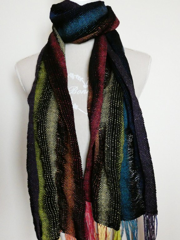 Métier d'Antan: Echarpe tissée en soie sauvageMétier d'Antan: Echarpe tissée en soie sauvage