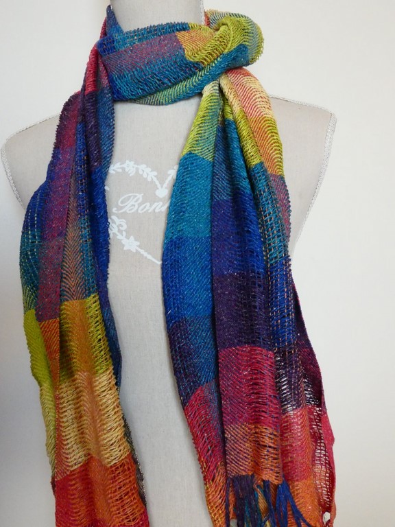 Métier d'Antan: Echarpe tissée en soie sauvageMétier d'Antan: Echarpe tissée en soie sauvage