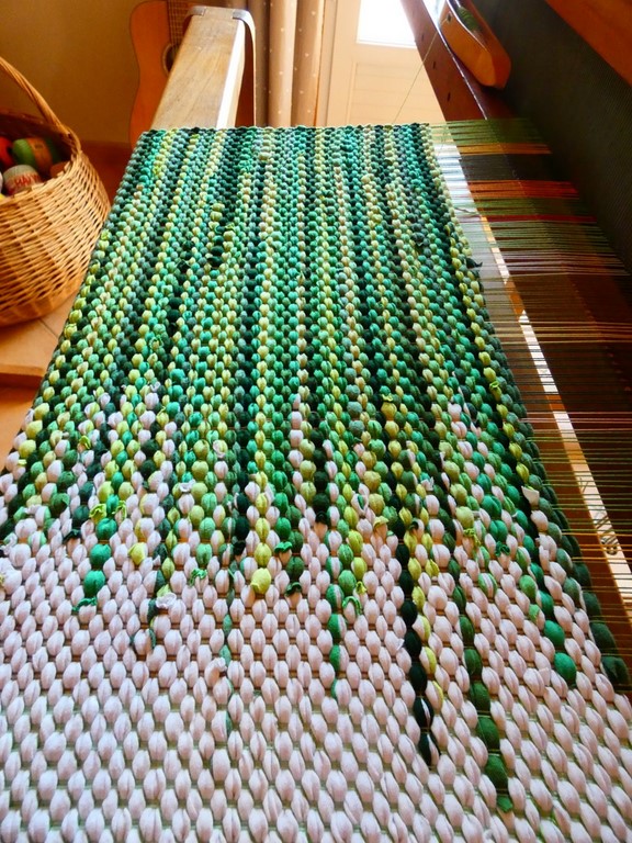 Tapis tissé en t-shirts coton recyclésTapis tissé en t-shirts coton recyclés Métier d'Antan: Tapis tissé en t-shirts recyclés