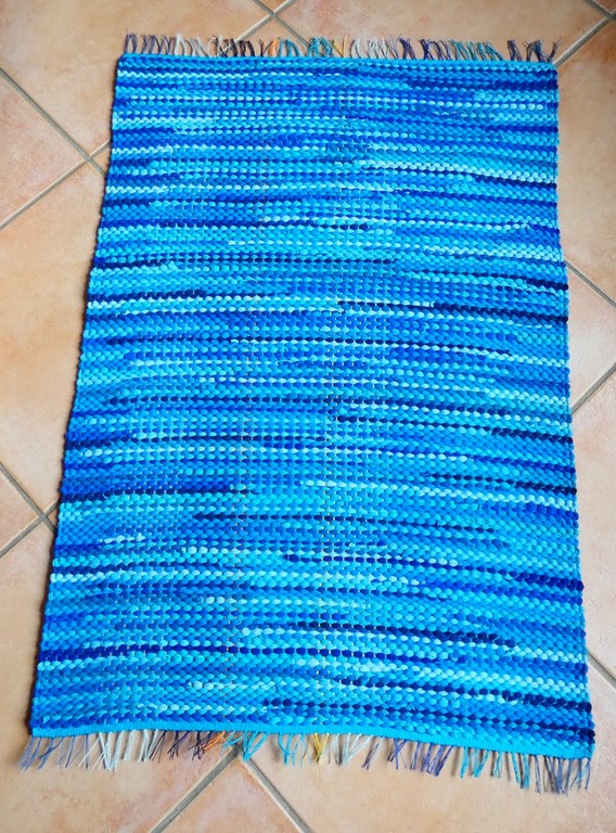 Métier d'Antan: Tapis tissé en t-shirts recyclés