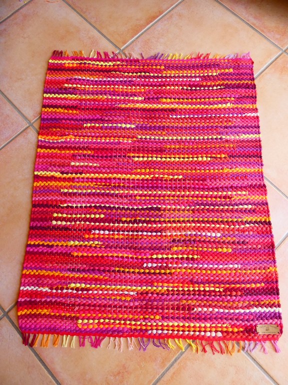 Tapis tissé en t-shirts coton recyclésTapis tissé en t-shirts coton recyclés Métier d'Antan: Tapis tissé en t-shirts recyclés