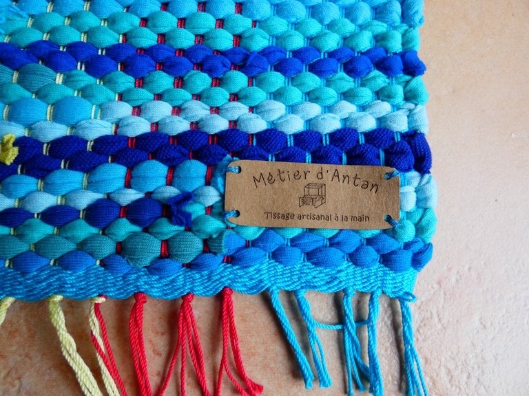 Métier d'Antan: Tapis tissé en t-shirts recyclés