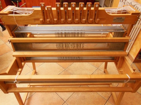 Métier d'Antan: métier à tisser de 8 cadres à manettes