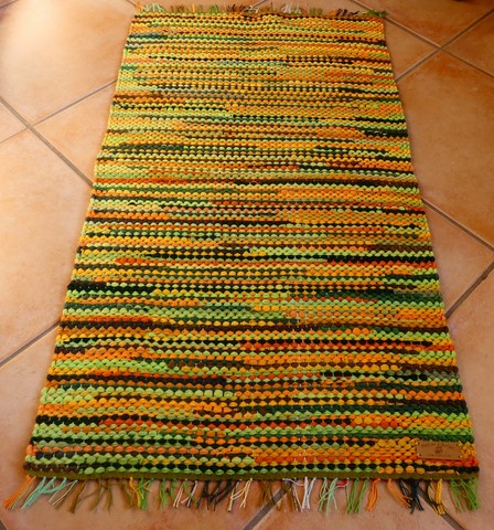 Tapis tissé en t-shirts coton recyclésTapis tissé en t-shirts coton recyclés Métier d'Antan: Tapis tissé en t-shirts recyclés